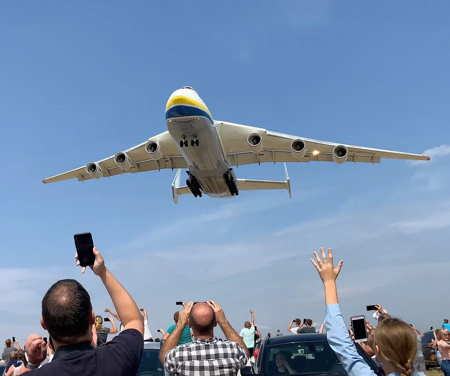 The An-225 Mriya coming in to land at Hostomel after the Independence Day parade in 2021.