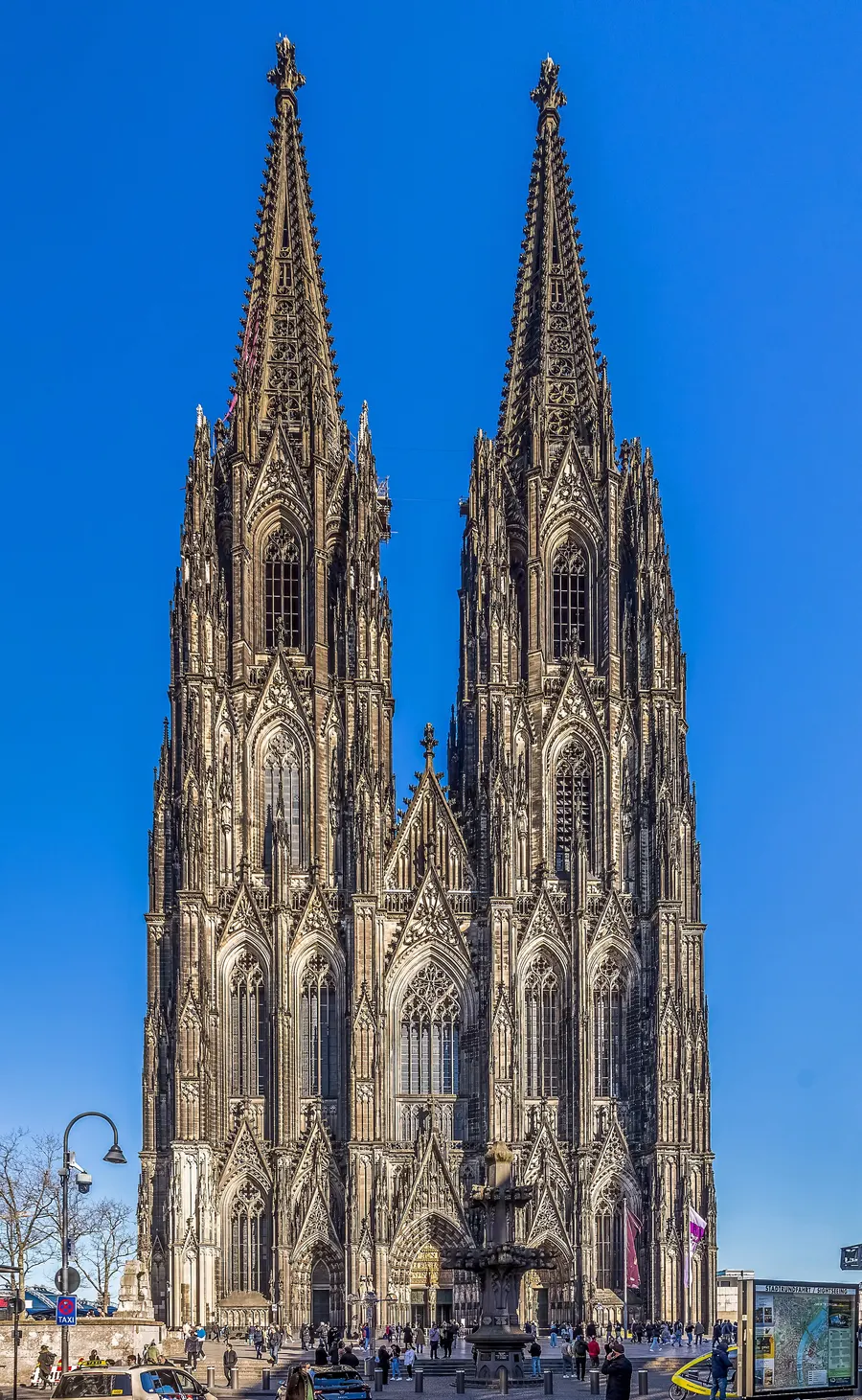 The west front of Cologne Cathedral, photographed by Raimond Spekking in 2022
