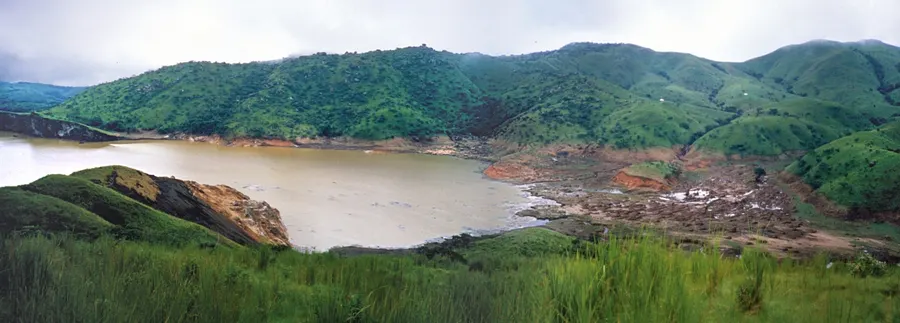 Lake Nyos in Cameroon on 29 August 1986, eight days after the gas release, in a view made from two photographs