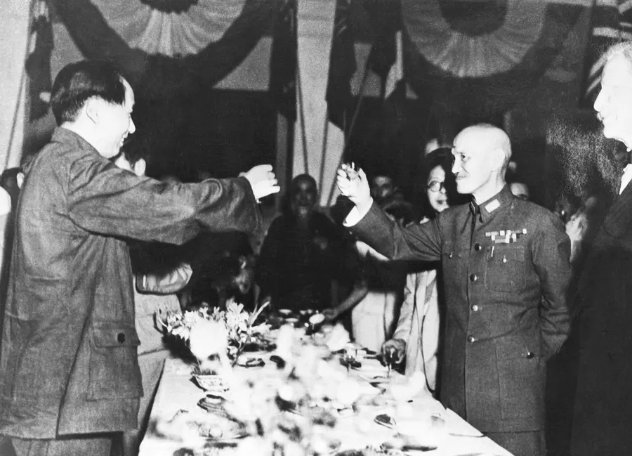 Mao Zedong and Chiang Kai-shek raise their glasses to the victory over Japan in Chongqing in September 1945