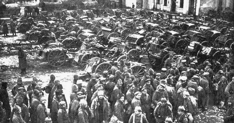 Russian prisoners and captured guns and wagons after the Battle of Tannenberg, 1914