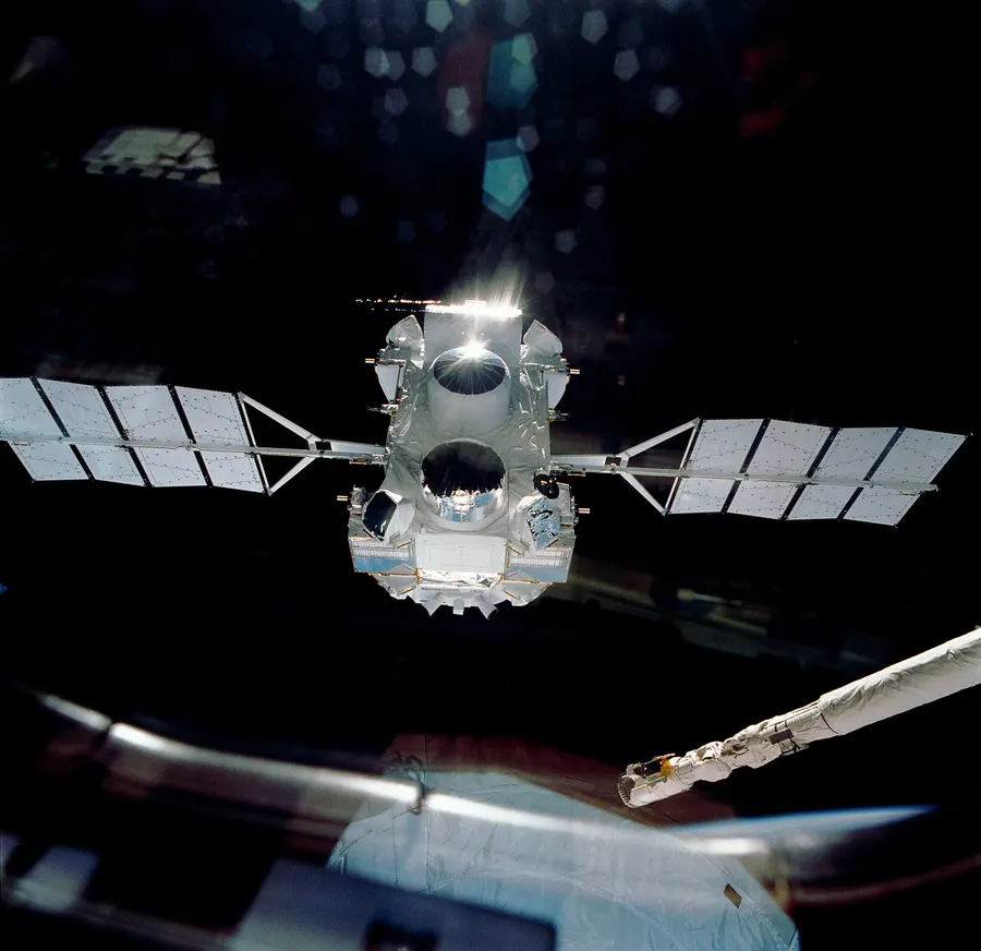 The Compton Gamma Ray Observatory drifts away from the shuttle Atlantis after its release, 7 April 1991.