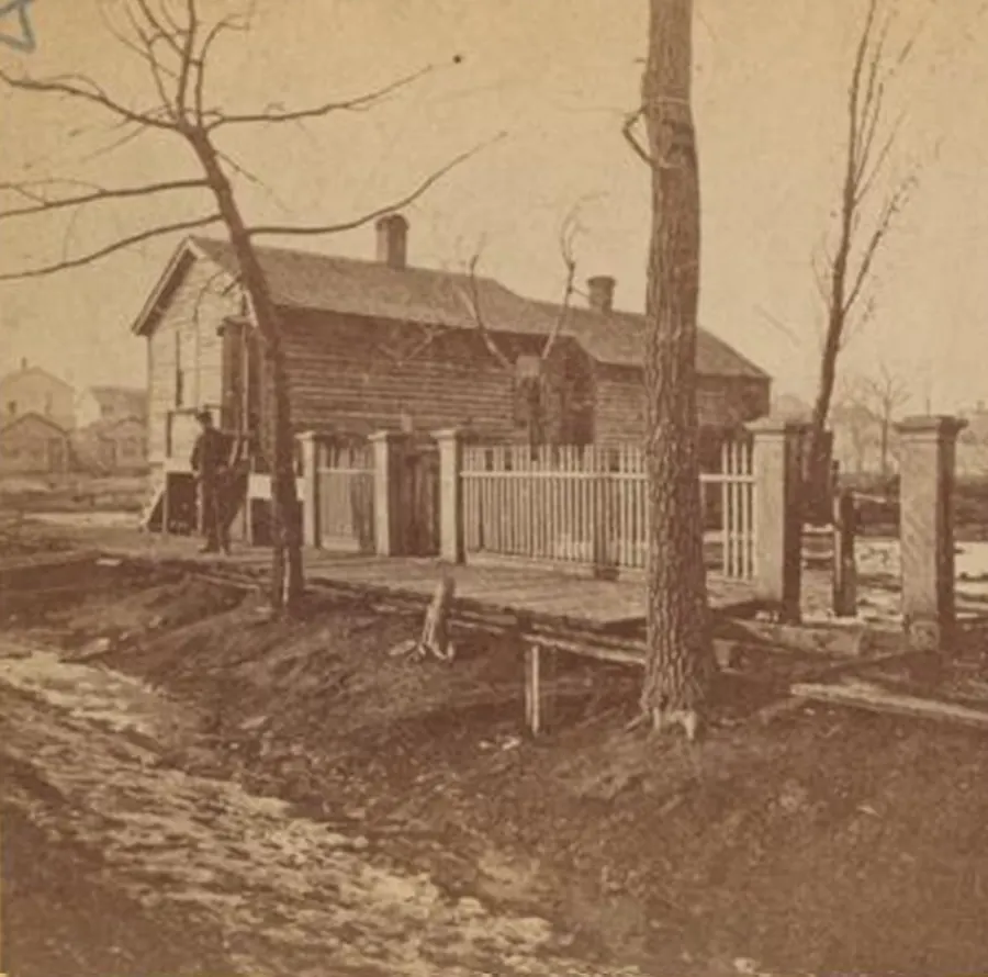 Catherine O'Leary's cottage on DeKoven Street, photographed in 1871. The fire began in the barn behind it.