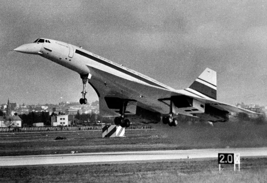 Concorde 001 lifts off from Toulouse on its first flight, 2 March 1969.