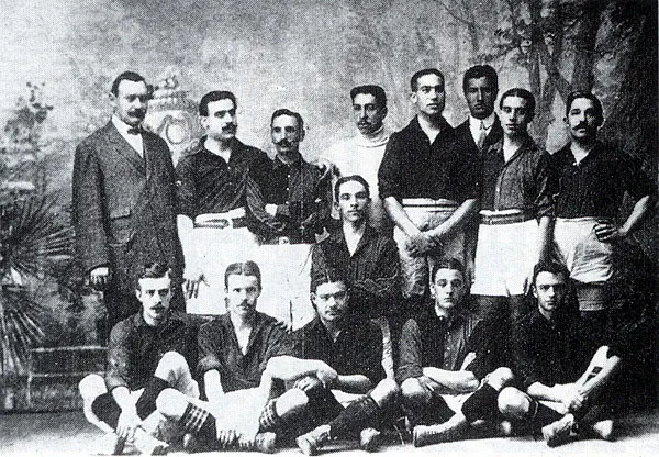 An FC Barcelona championship team of 1910.