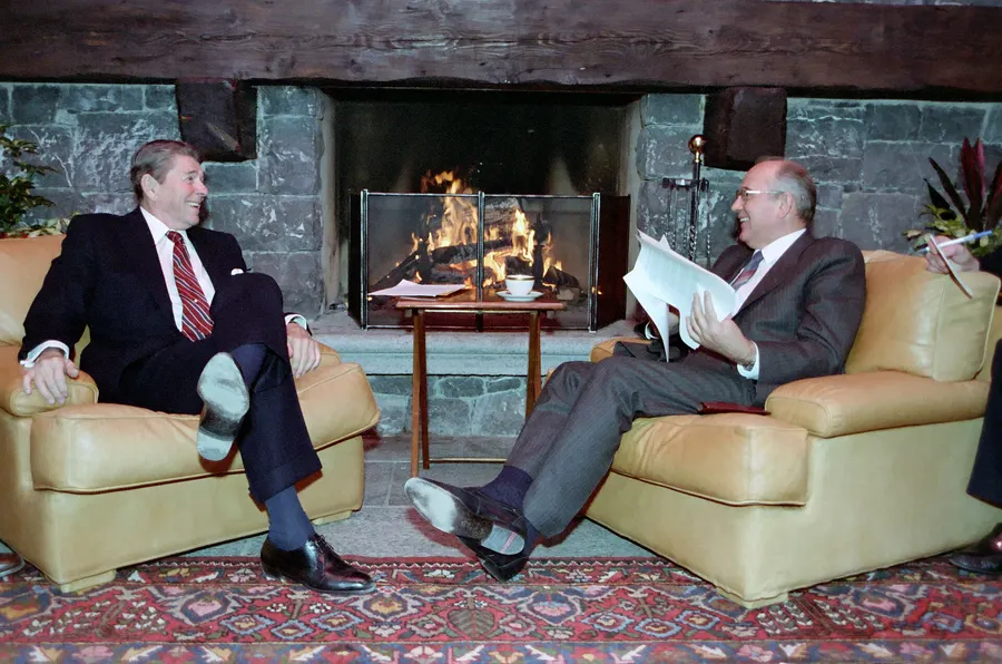 Ronald Reagan and Mikhail Gorbachev by the fireside in Geneva, 19 November 1985.