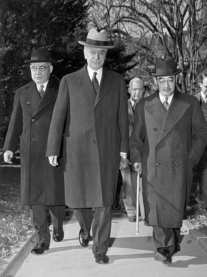 Cordell Hull (centre) with Kichisaburō Nomura (left) and Saburō Kurusu on their way to meet President Roosevelt, 17 November 1941.
