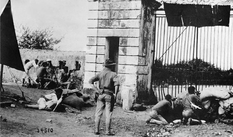 US Marines guarding a gateway in Cap-Haïtien in 1915