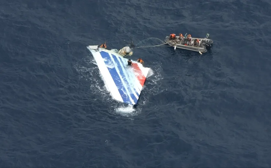 A Brazilian Navy crew recovering wreckage of Air France 447 from the Atlantic, 7 June 2009