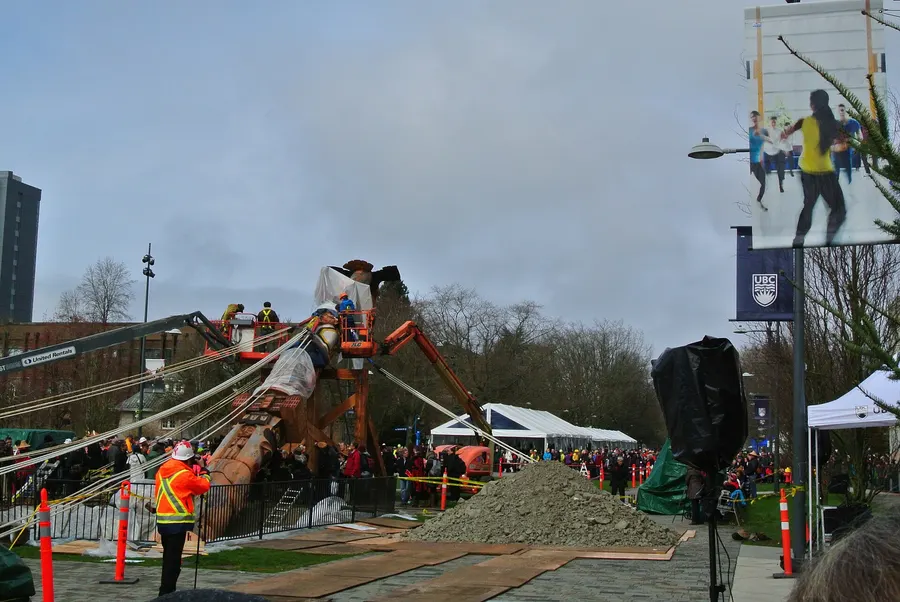 The Reconciliation Pole by the Haida carver James Hart being raised at the University of British Columbia in 2017