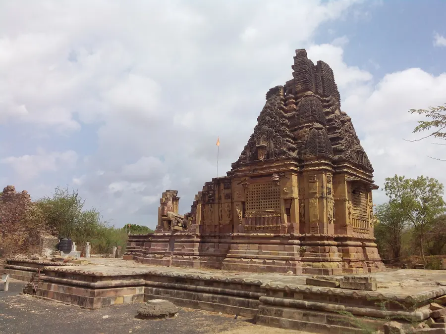 The ruined Shiva temple at Kera in Kutch, damaged in the 1819 earthquake