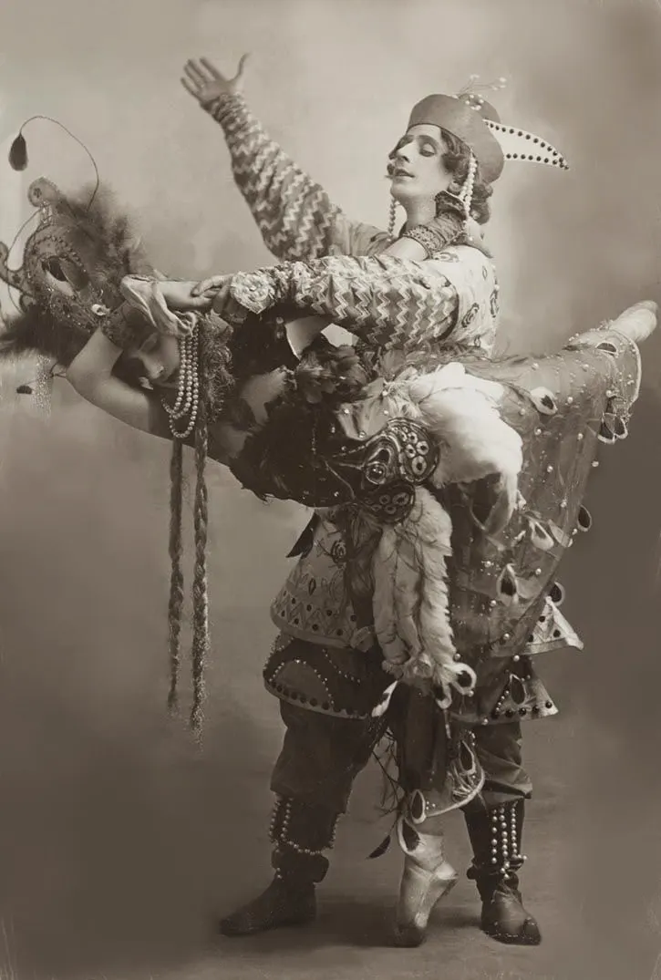 Tamara Karsavina as the Firebird and Michel Fokine as Ivan Tsarevich in the original 1910 production