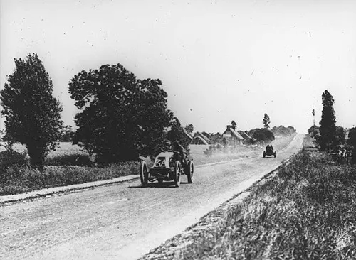 Ferenc Szisz's Renault on the road during the 1906 Grand Prix near Le Mans