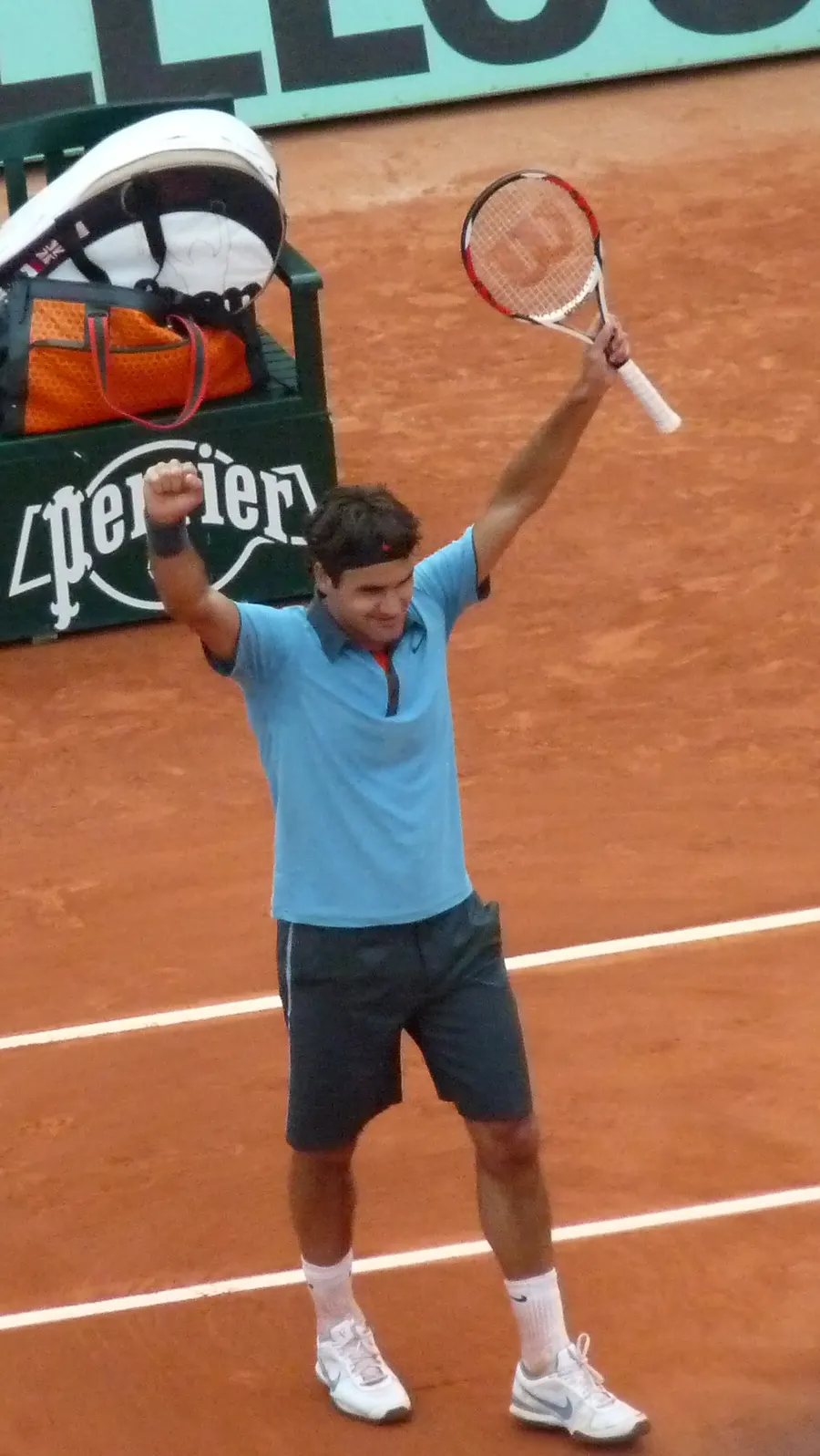 Roger Federer celebrating on the clay of Roland-Garros during the 2009 French Open