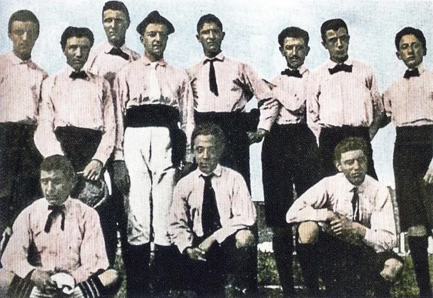 The Juventus first team in the 1899 season.