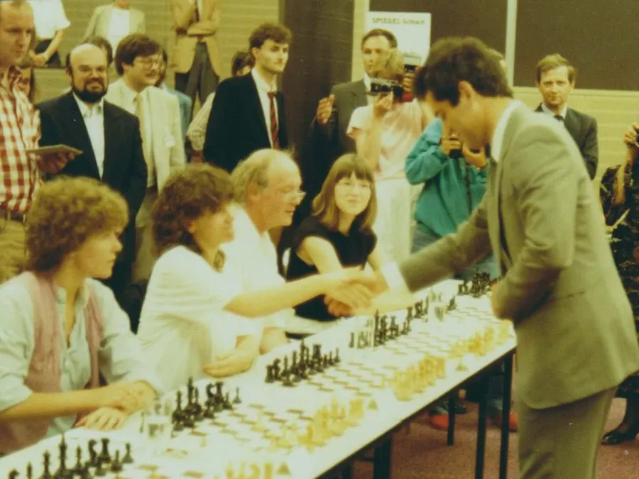 Garry Kasparov playing a simultaneous exhibition in Hamburg in 1985.