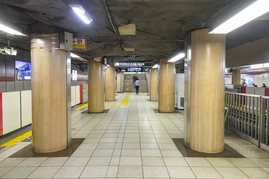 The Marunouchi Line platform at Kasumigaseki Station in Tokyo, 2022.
