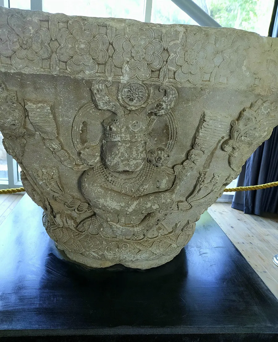 A carved capital showing Khosrow II, at Taq-e Bostan near Kermanshah, Iran.