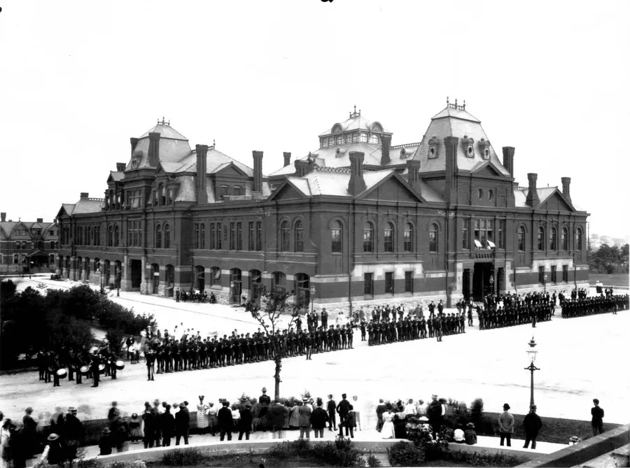 Pullman strikers gathered outside the Arcade Building in Pullman, Illinois, 1894