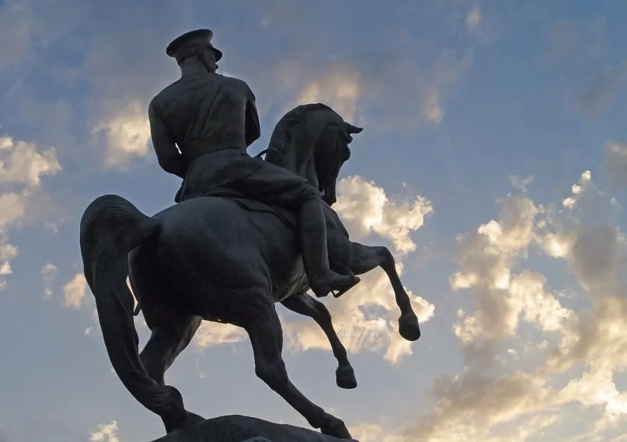 The Onur Anıtı (Monument of Honour) in Samsun, an equestrian statue of Atatürk marking his arrival in the city
