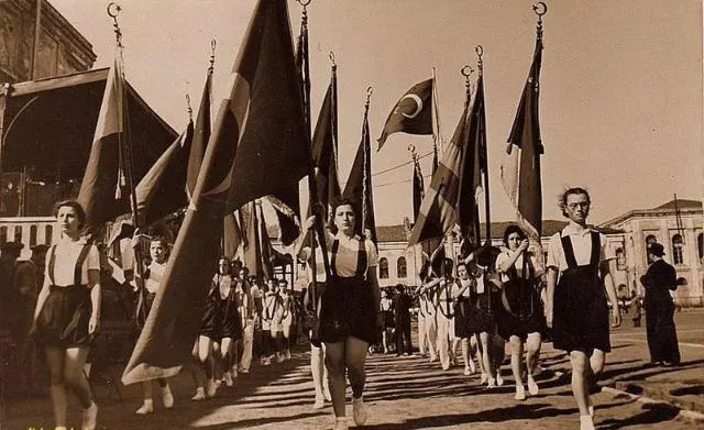 Young people carrying flags at a Youth and Sports festival in Turkey in 1939