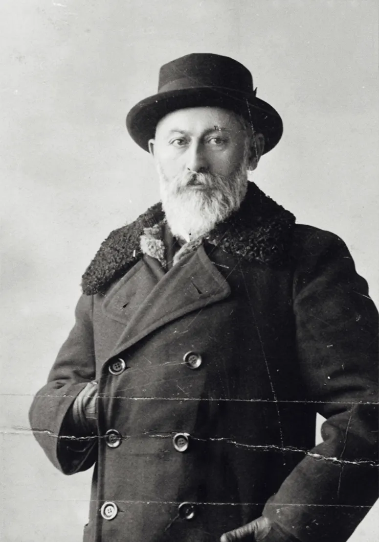 Noe Zhordania, who headed the government of the Democratic Republic of Georgia