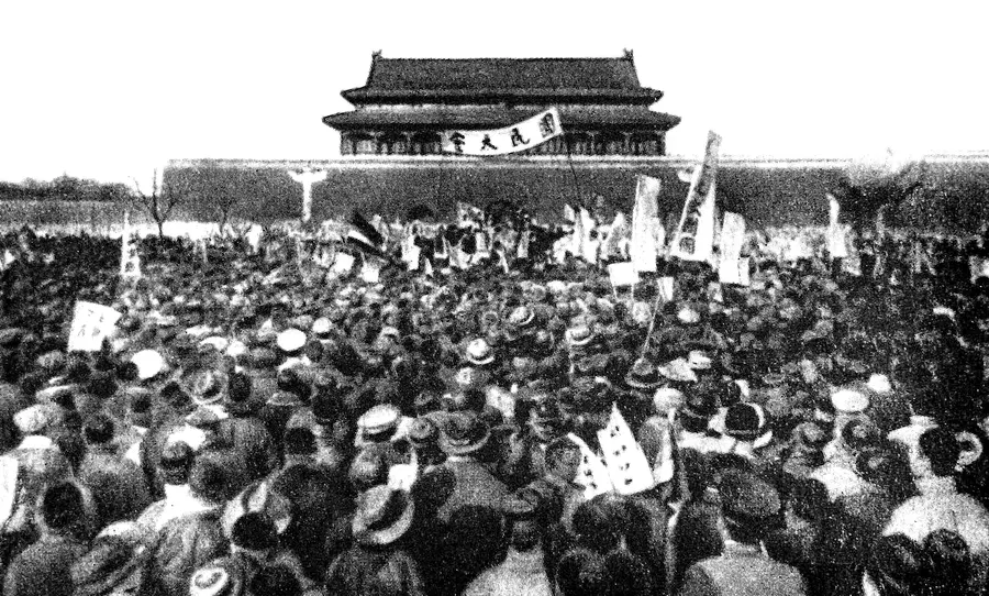 Students gathered in front of the Tiananmen gate in Beijing on 4 May 1919.