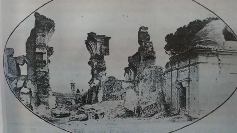 The ruins of the church of San Francisco in Mendoza, destroyed in the earthquake of 1861, photographed around 1900.