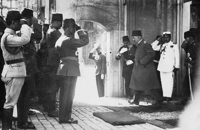 Mehmed VI, the last Ottoman sultan, leaves the Dolmabahçe Palace in Istanbul in 1922, shortly before his exile.