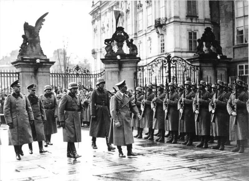 Hitler inspects a guard of honour at Prague Castle on 15 March 1939 (German Federal Archives).