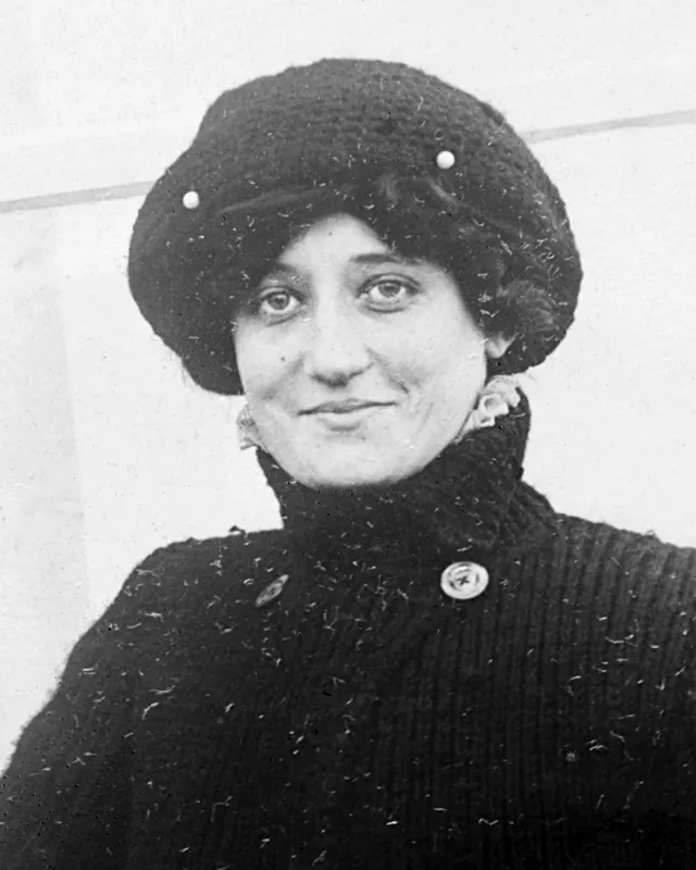 Raymonde de Laroche, 1909.