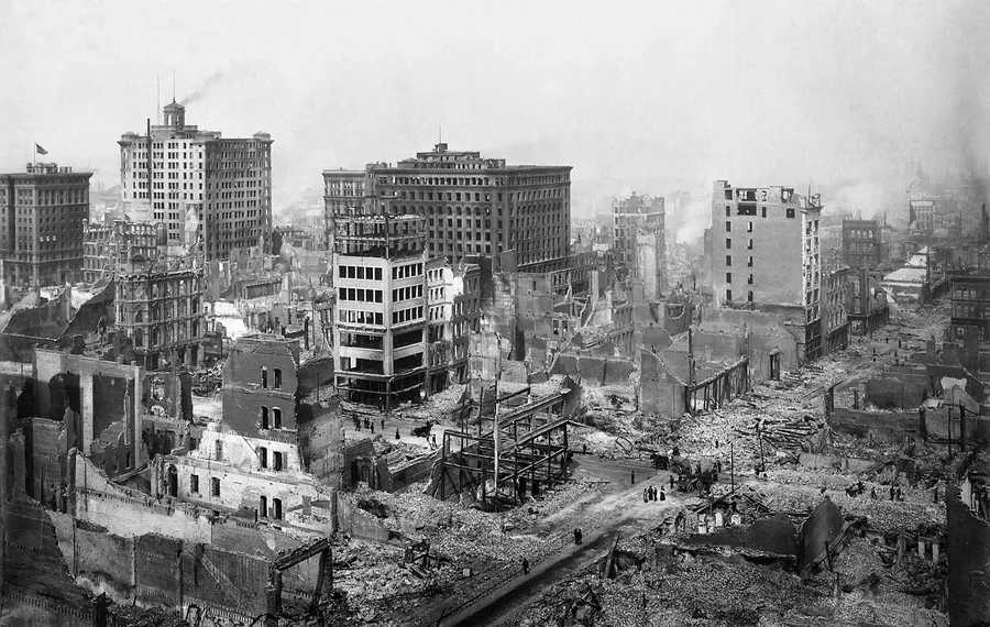 Ruins around Post Street and Grant Avenue after the 1906 earthquake and fire, looking north-east.