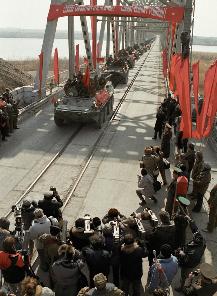 Soviet troops leaving Afghanistan, 1988 to 1989.
