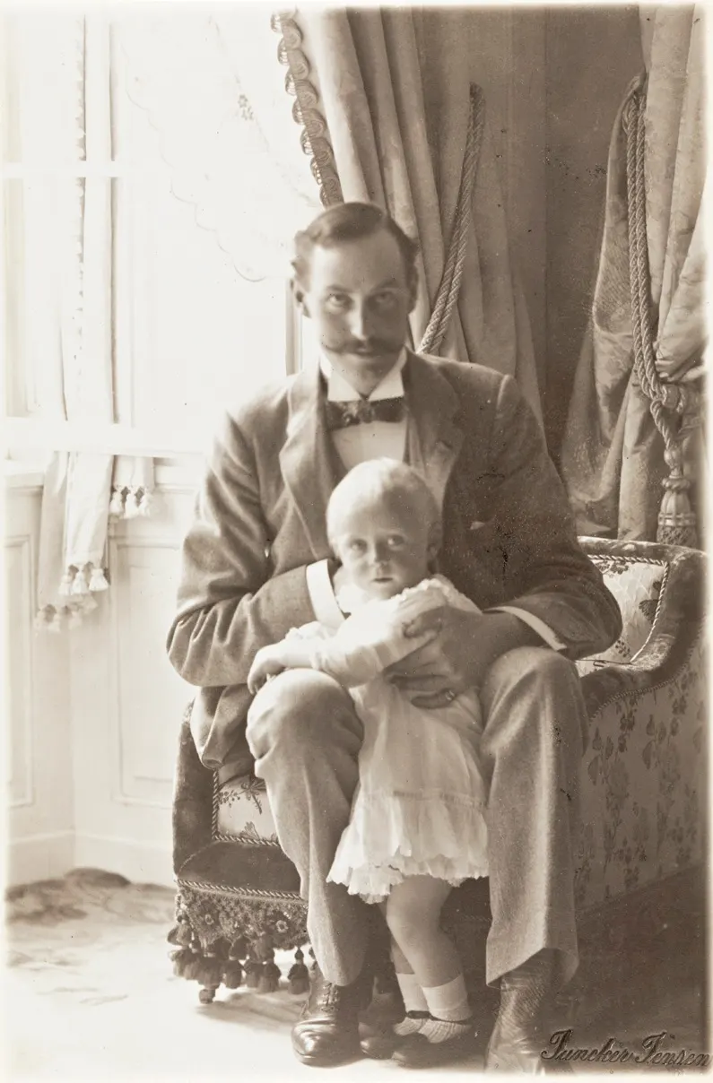 King Haakon VII with the young Crown Prince Olav, 1905.