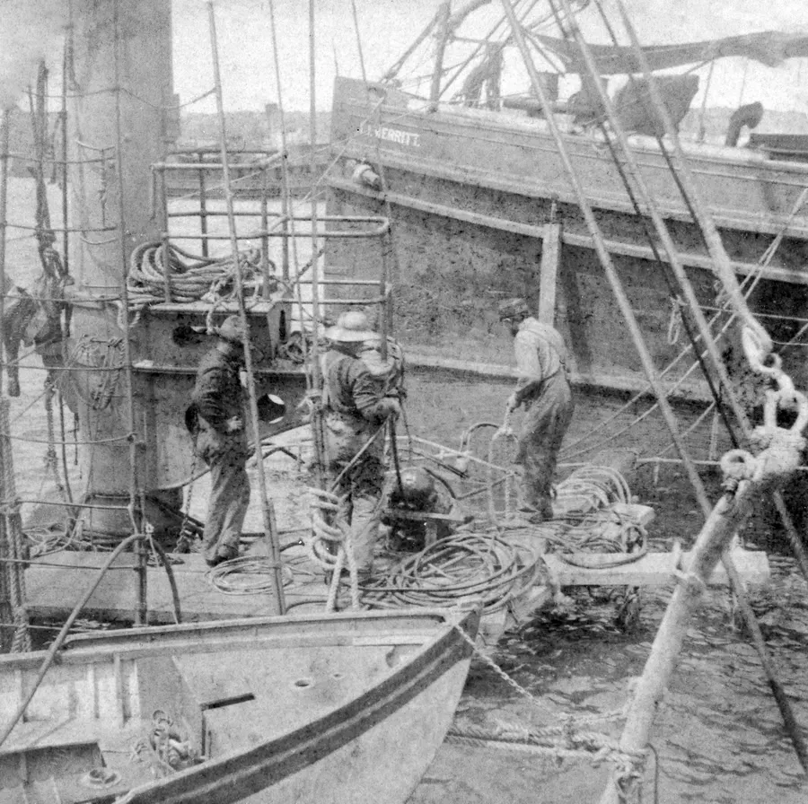 Workers on the wreck of the Maine in Havana harbour, from a stereoview of 1898.