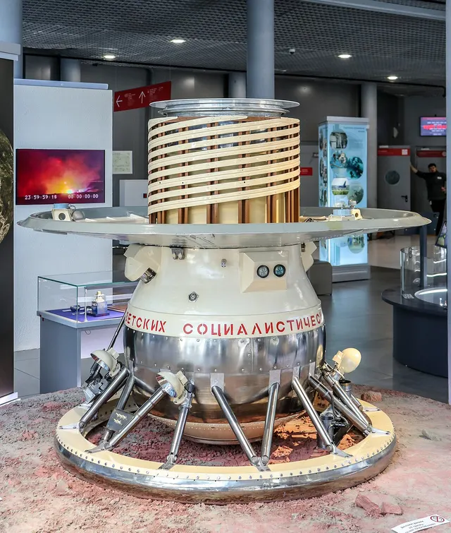 A Venera 9 lander on museum display.